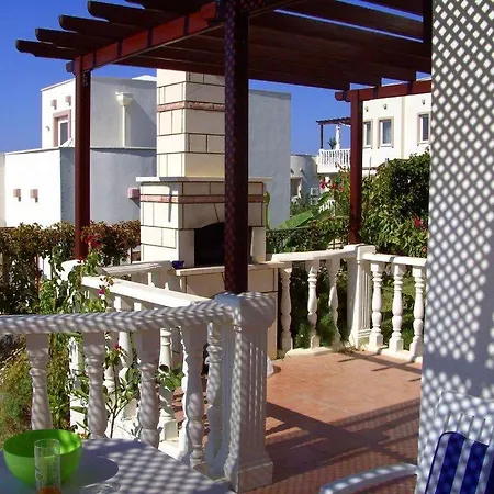 Sleeps 9 Pool Air Con Wifi *
