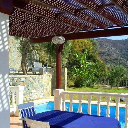 Sleeps 9 Pool Air Con Wifi Villa